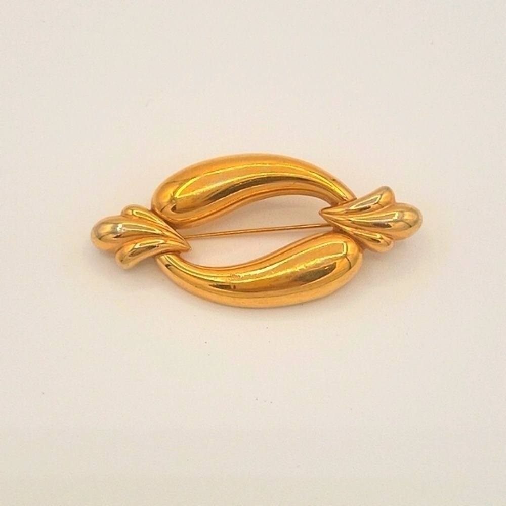 Vintage Gold Tone Brooch Oval in Shape